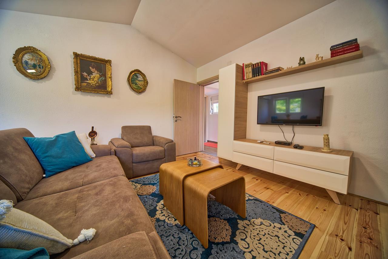Villa Semeder Вирпазар Екстериор снимка